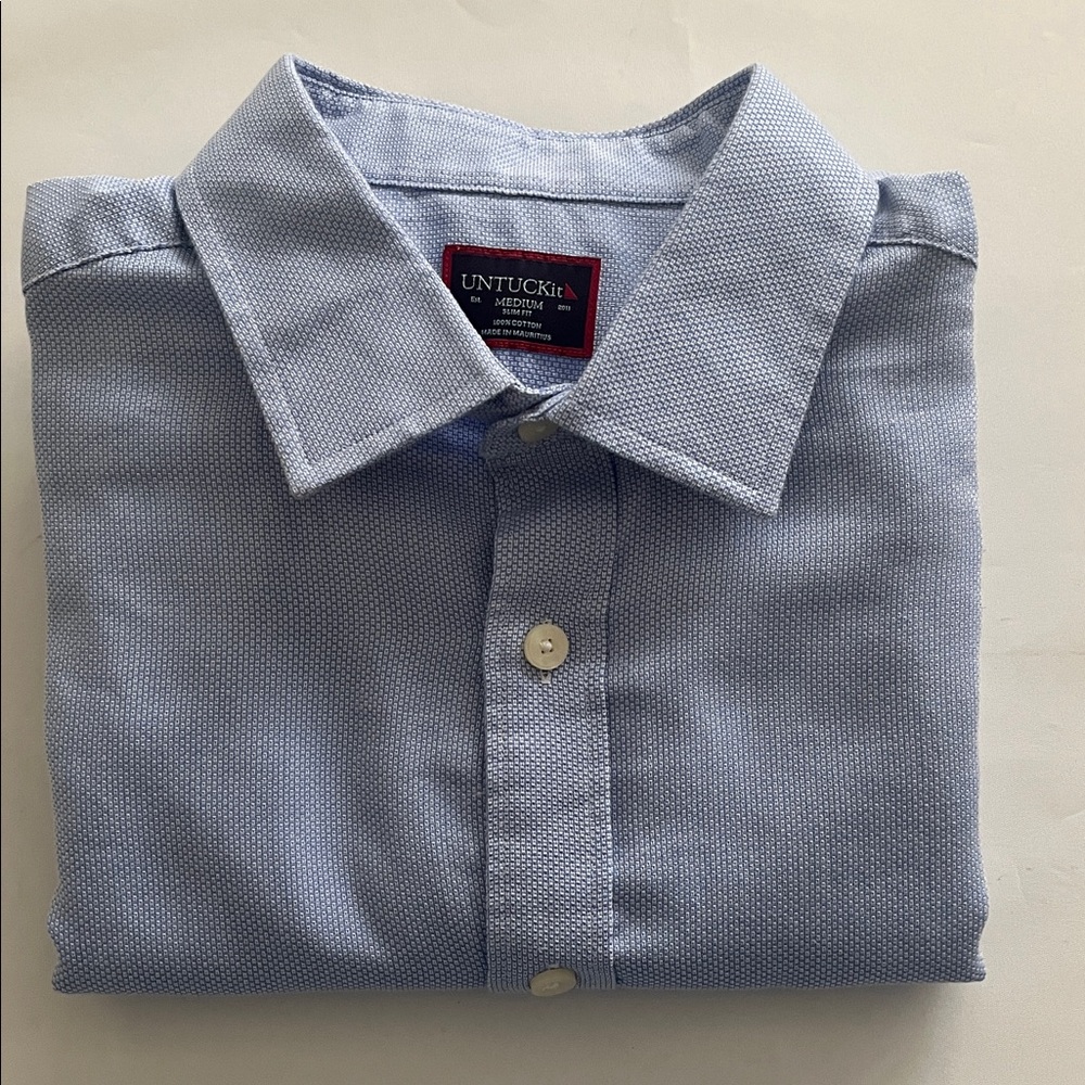 UNTUCKit Light Blue Casual Button Down Shirt